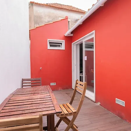 Cozy 1br With Patio Near Sintra By Lovelystay