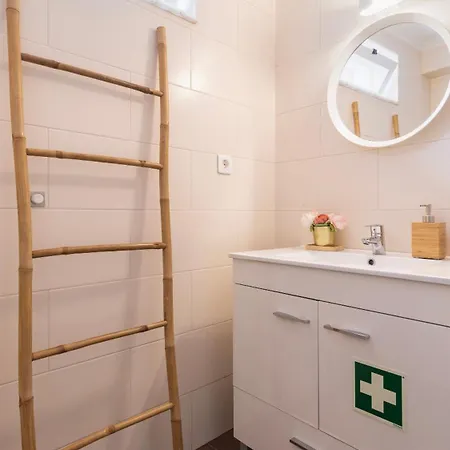 Apartment Cozy Retreat With Patio Near Sintra By Lovelystay *