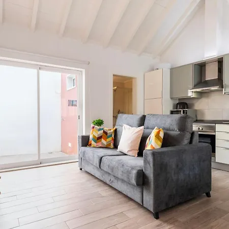 Cozy Retreat With Patio Near Sintra By Lovelystay *
