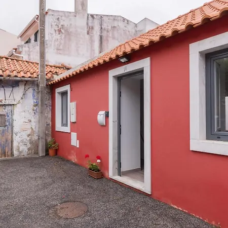 Cozy Retreat With Patio Near Sintra By Lovelystay Colares