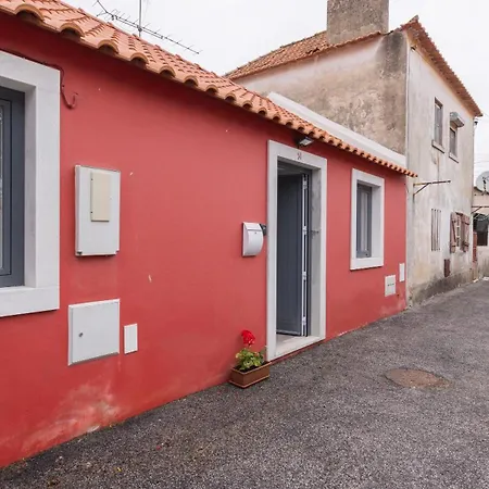 Cozy Retreat With Patio Near Sintra By Lovelystay Colares