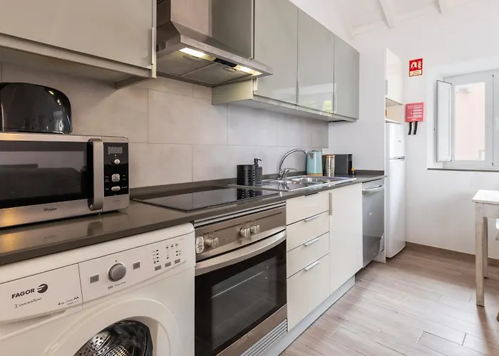 Cozy Retreat With Patio Near Sintra By Lovelystay Apartament