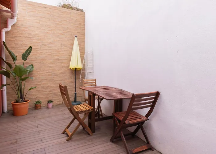 Cozy Retreat With Patio Near Sintra By Lovelystay Colares